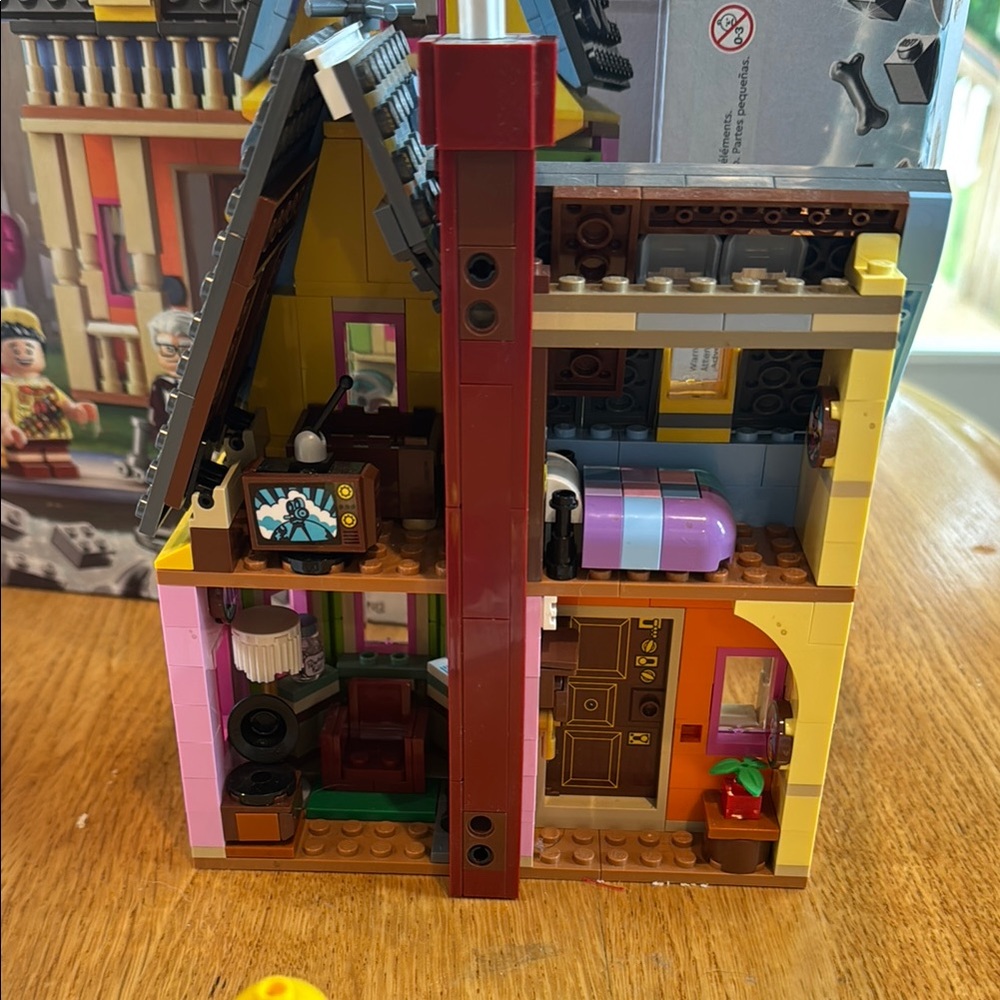 Genuine LEGO Disney UP House with Balloons Dug (Open Box) - Picture 7 of 13